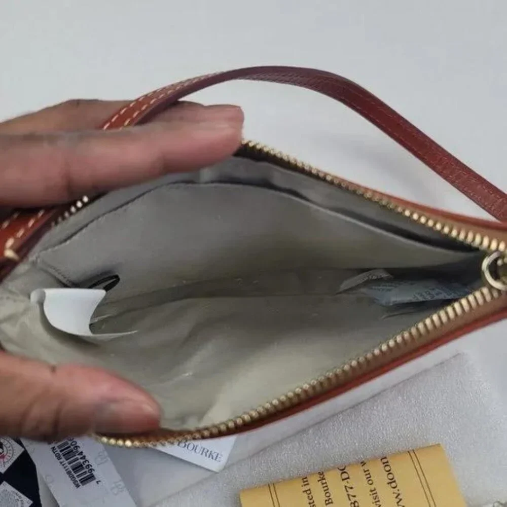 Dooney & Bourke reposhing this